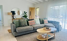 Cosy Beach House - Near Hot Springs.